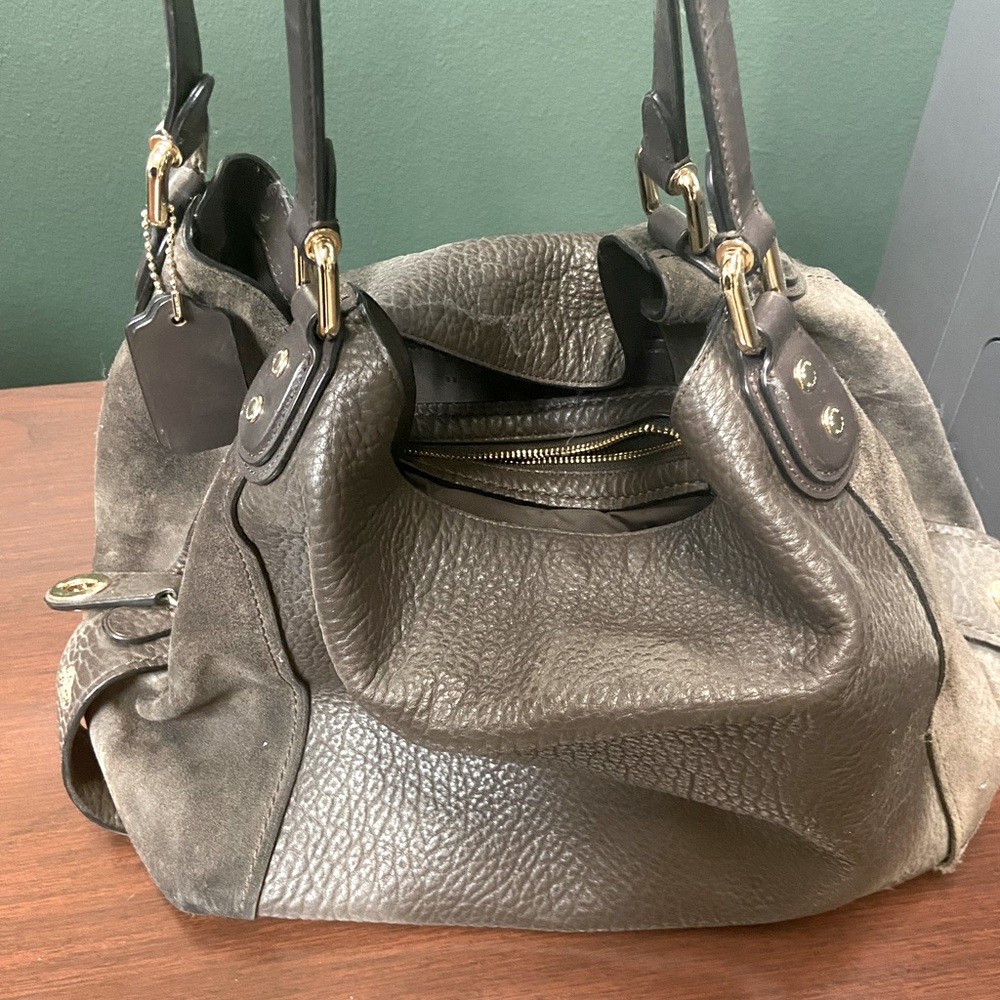 Coach shoulder bag. Color is brown however it’s a grayish brown.